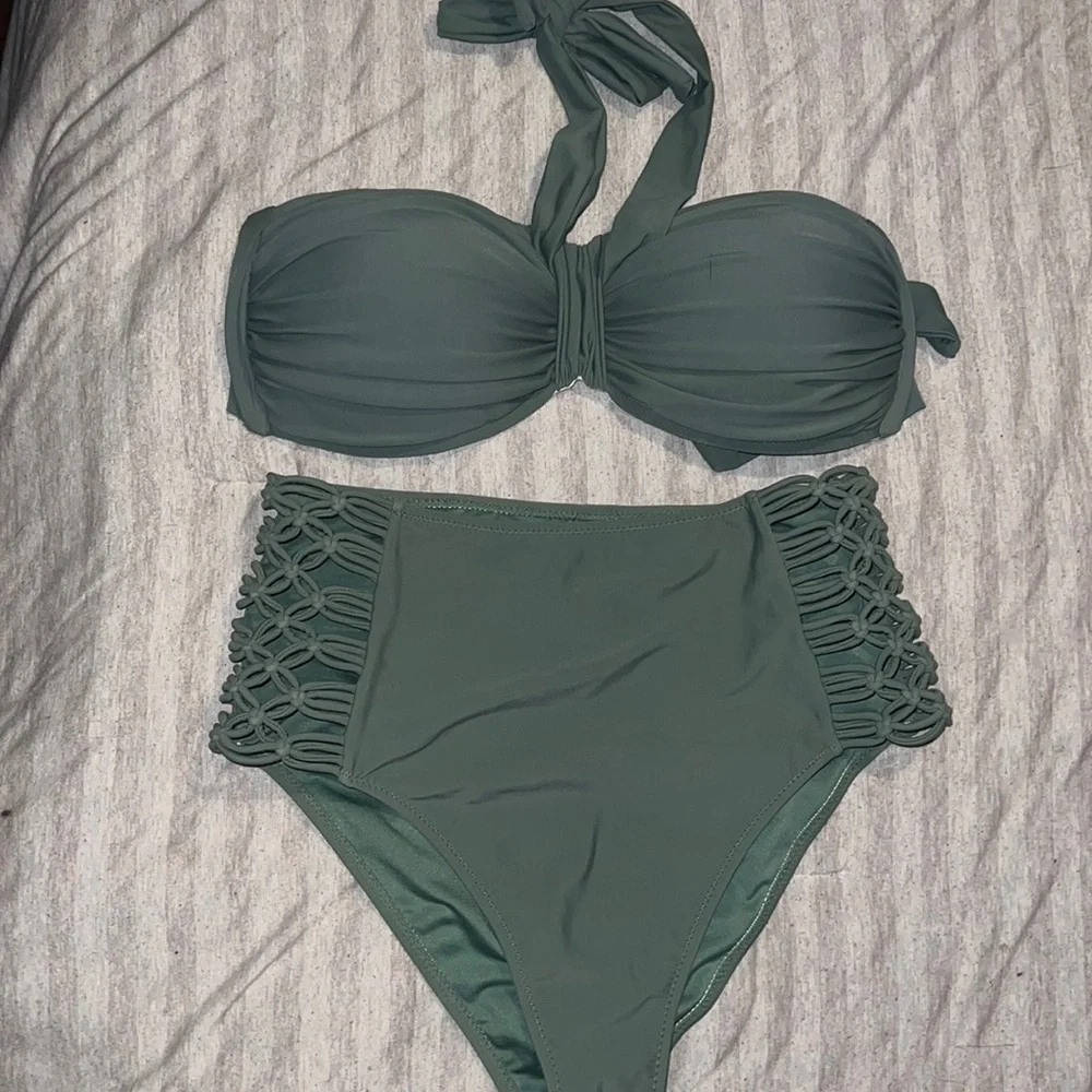 Green bikini 👙 - Picture 1 of 7